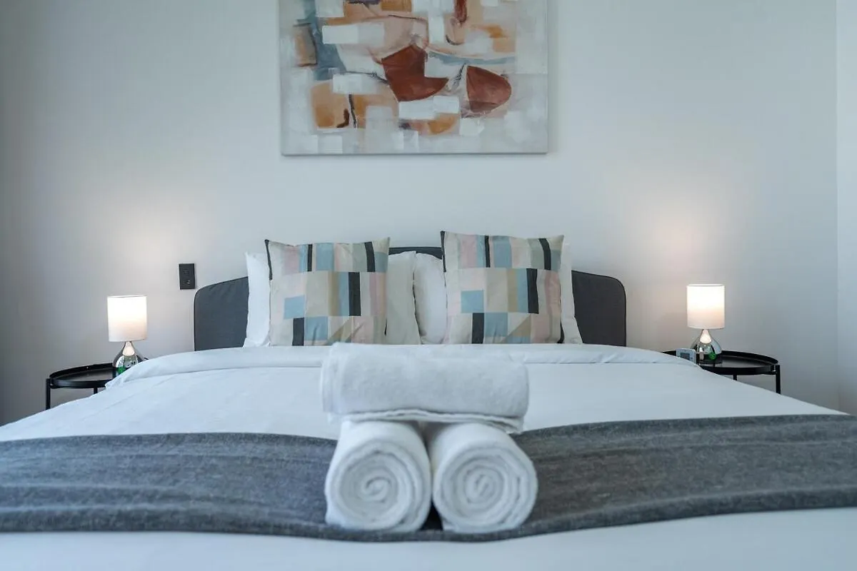 Serene 3-Bedroom With Waterfront Marina Views In Palm Jumeirah 迪拜 公寓