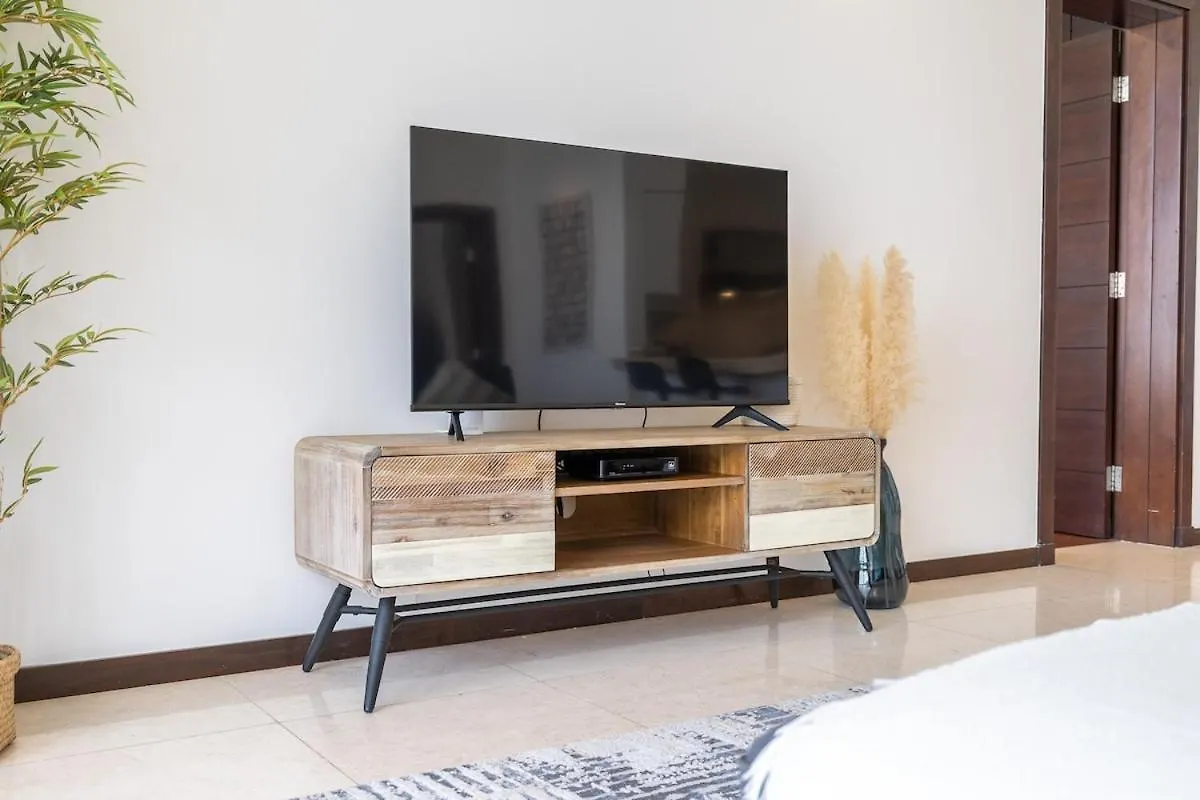 Serene 3-Bedroom With Waterfront Marina Views In Palm Jumeirah 迪拜 公寓
