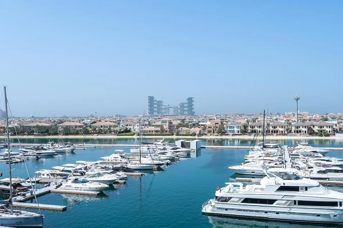 Serene 3-Bedroom With Waterfront Marina Views In Palm Jumeirah 迪拜