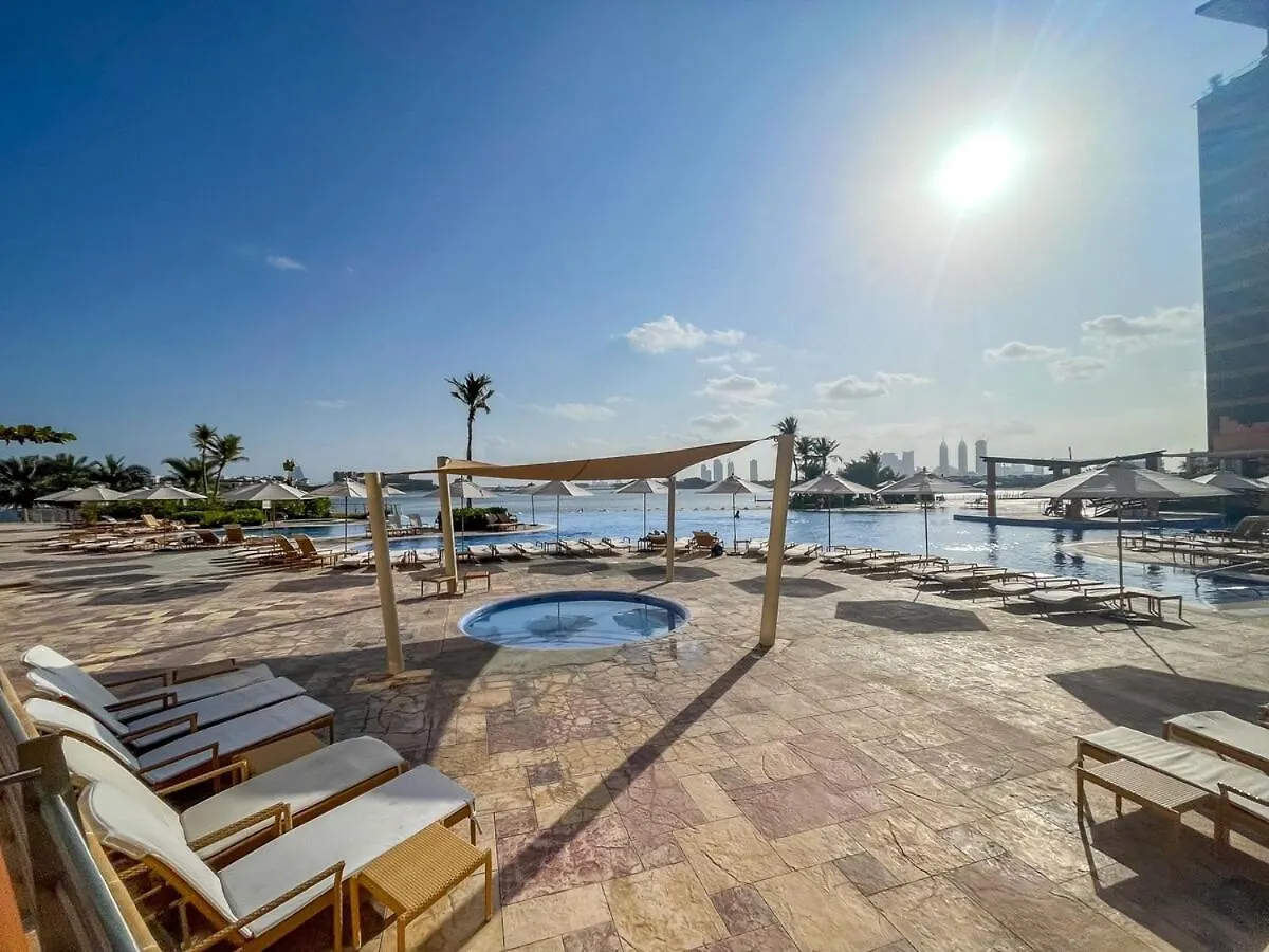 Serene 3-Bedroom With Waterfront Marina Views In Palm Jumeirah 迪拜