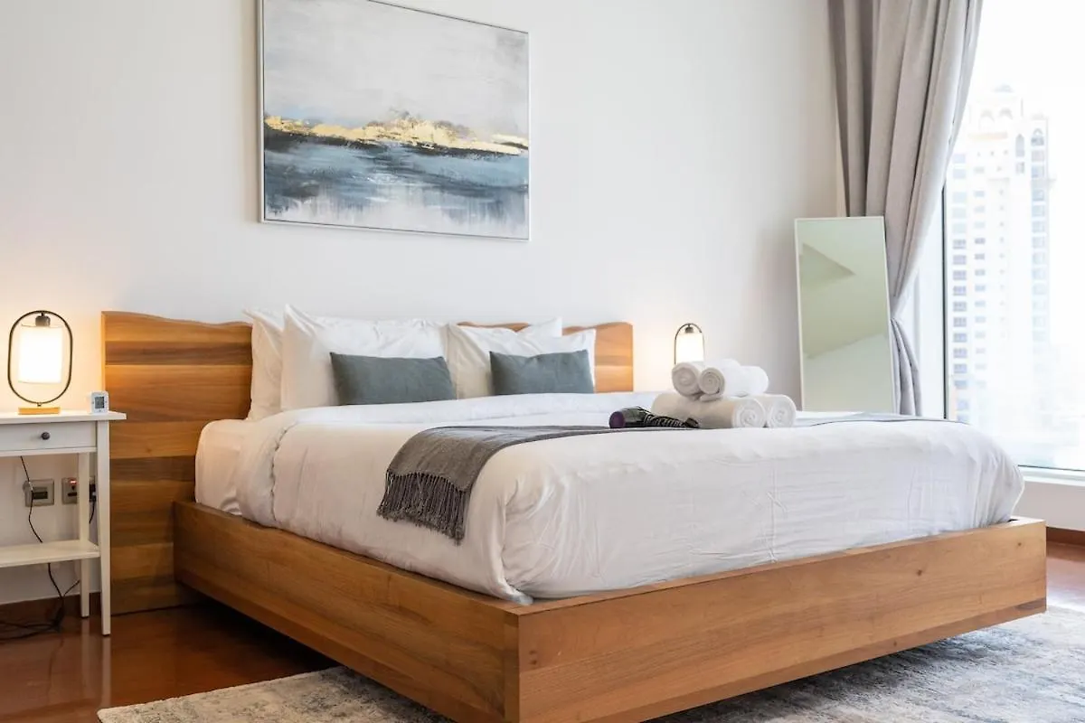 Serene 3-Bedroom With Waterfront Marina Views In Palm Jumeirah 迪拜