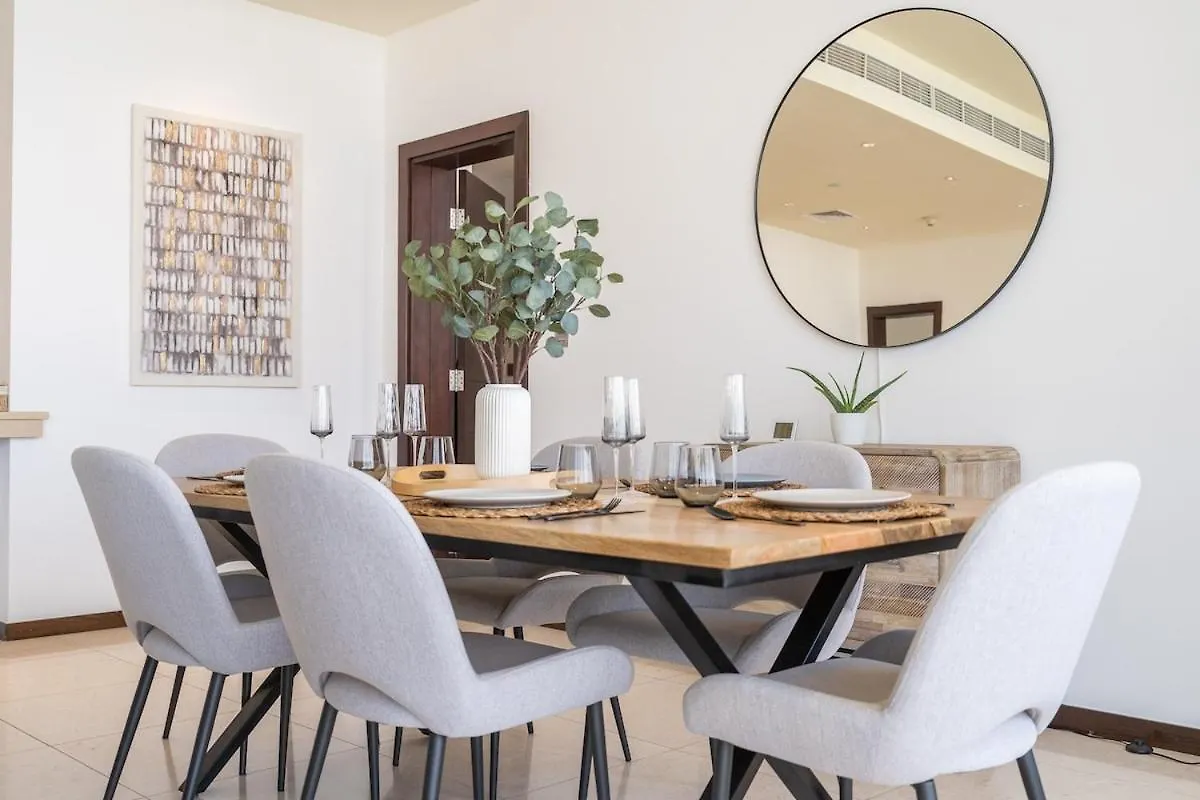 Serene 3-Bedroom With Waterfront Marina Views In Palm Jumeirah 迪拜