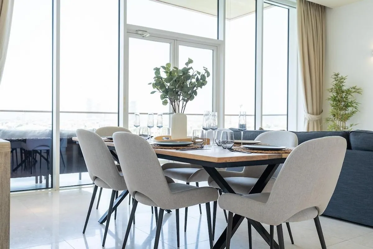 Serene 3-Bedroom With Waterfront Marina Views In Palm Jumeirah 迪拜 公寓