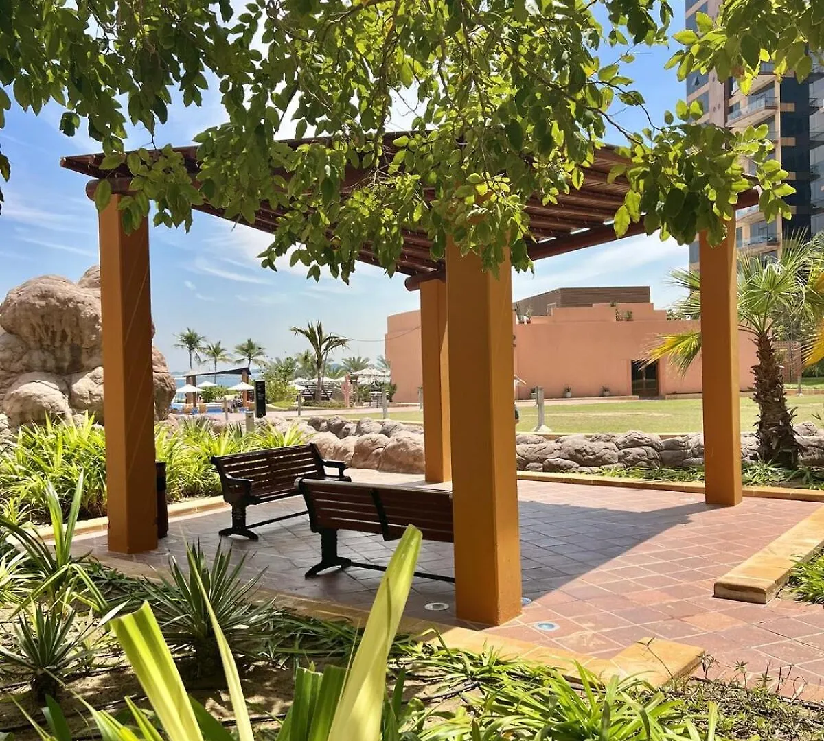 Apartment Serene 3-Bedroom With Waterfront Marina Views In Palm Jumeirah Dubai