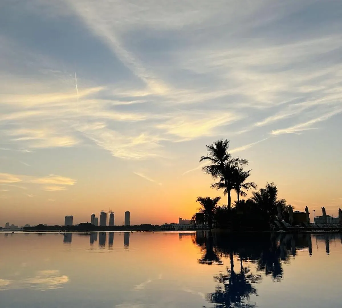 Apartment Serene 3-Bedroom With Waterfront Marina Views In Palm Jumeirah Dubai United Arab Emirates