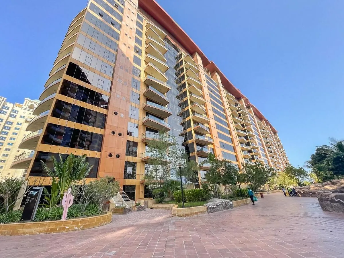 Serene 3-Bedroom With Waterfront Marina Views In Palm Jumeirah Dubai United Arab Emirates