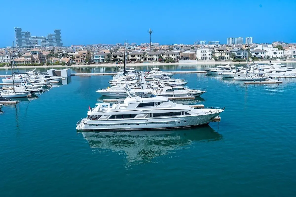 Serene 3-Bedroom With Waterfront Marina Views In Palm Jumeirah Dubai Apartment