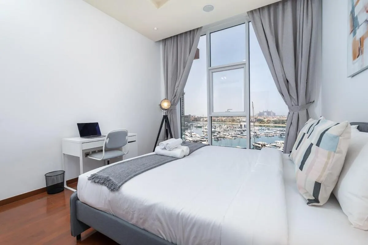 Serene 3-Bedroom With Waterfront Marina Views In Palm Jumeirah Dubai Apartment