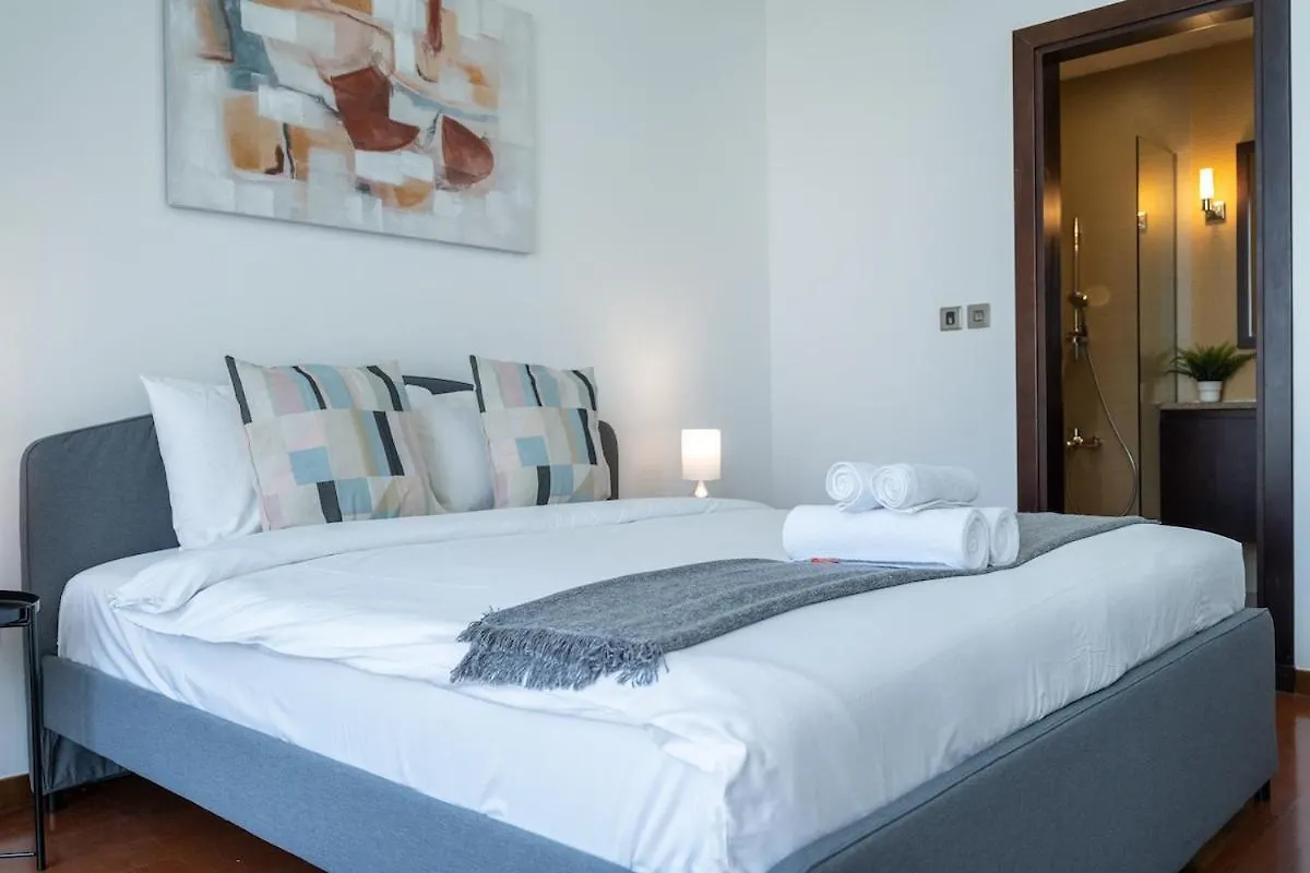 Serene 3-Bedroom With Waterfront Marina Views In Palm Jumeirah Dubai United Arab Emirates