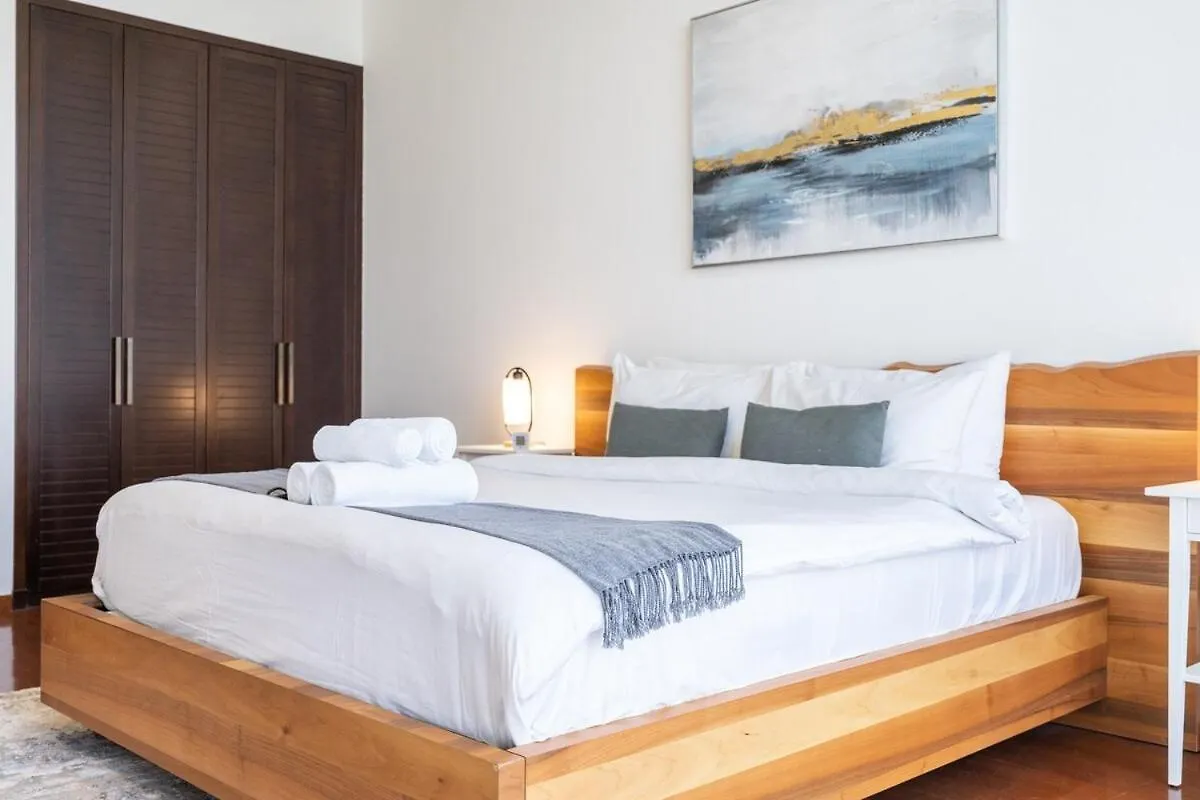 Apartment Serene 3-Bedroom With Waterfront Marina Views In Palm Jumeirah Dubai United Arab Emirates
