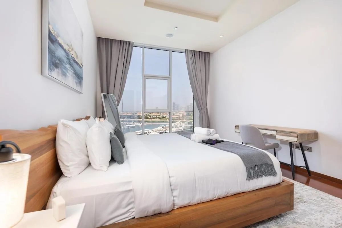 Apartment Serene 3-Bedroom With Waterfront Marina Views In Palm Jumeirah Dubai