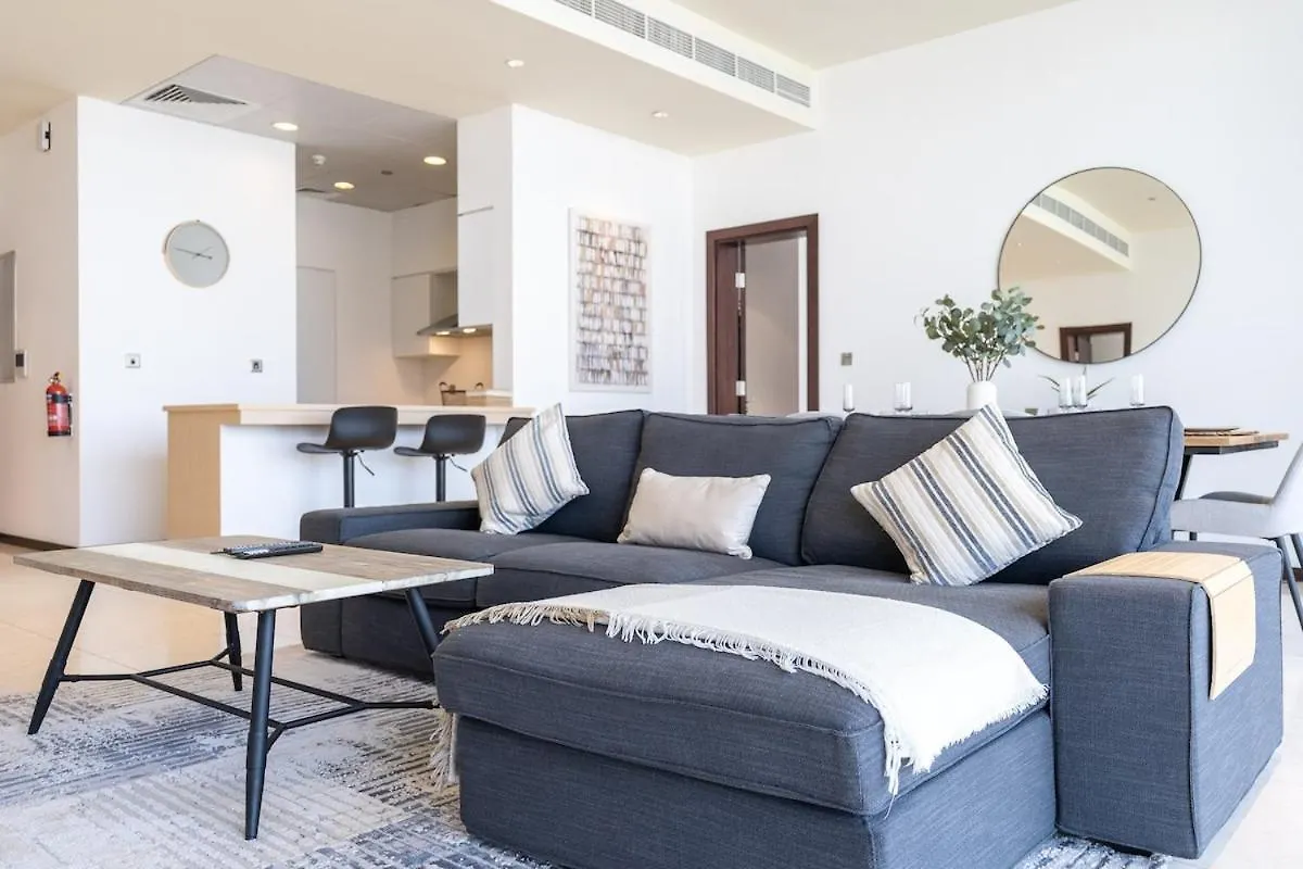 Serene 3-Bedroom With Waterfront Marina Views In Palm Jumeirah Dubai 0*,