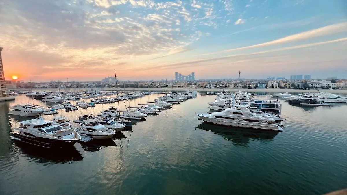 Apartment Serene 3-Bedroom With Waterfront Marina Views In Palm Jumeirah Dubai United Arab Emirates