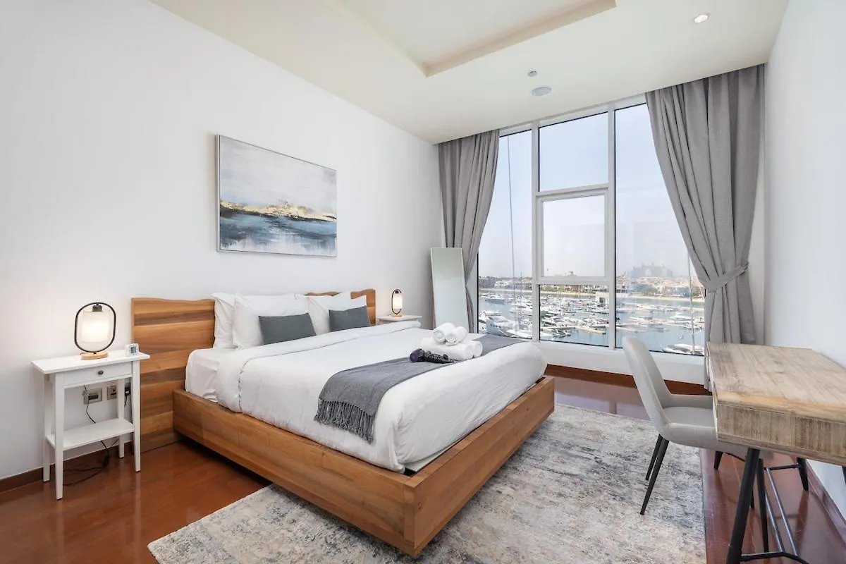 Serene 3-Bedroom With Waterfront Marina Views In Palm Jumeirah Dubai