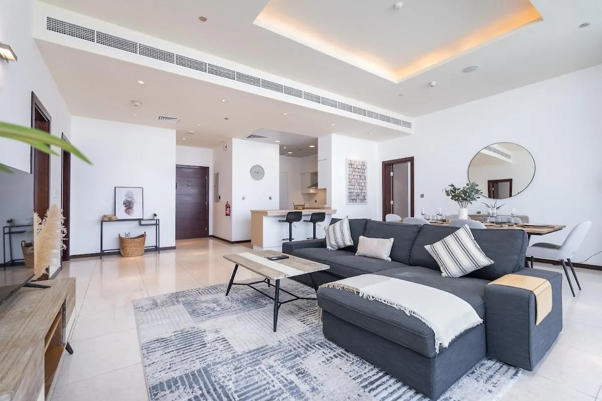Serene 3-Bedroom With Waterfront Marina Views In Palm Jumeirah Dubai Apartment