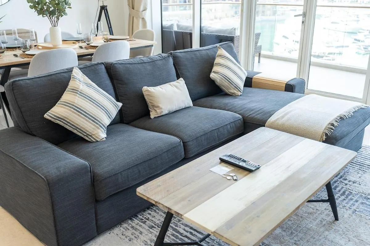 Serene 3-Bedroom With Waterfront Marina Views In Palm Jumeirah Dubai